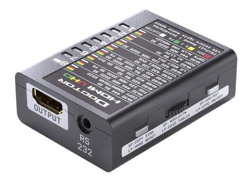 Dr HDMI 4K od výstupní strany, s tabulkou EDID bank UHD natištěnou na horní straně