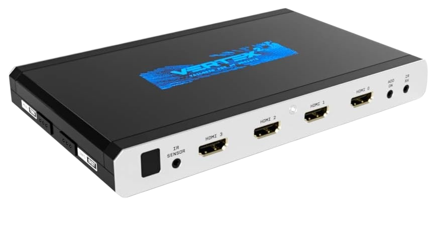 HDMI přepínač HDfury Vertex 2 pod úhlem na bílém pozadí, s IR senzorem a čtyřmi HDMI vstupy podél přední hrany